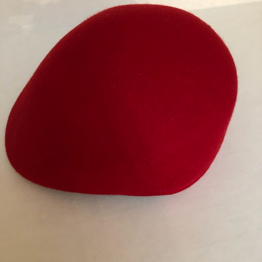 Hat, red, a man’s hat